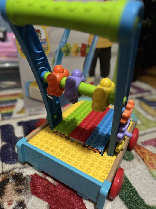 Jucarie Antemergator si cuburi de construit