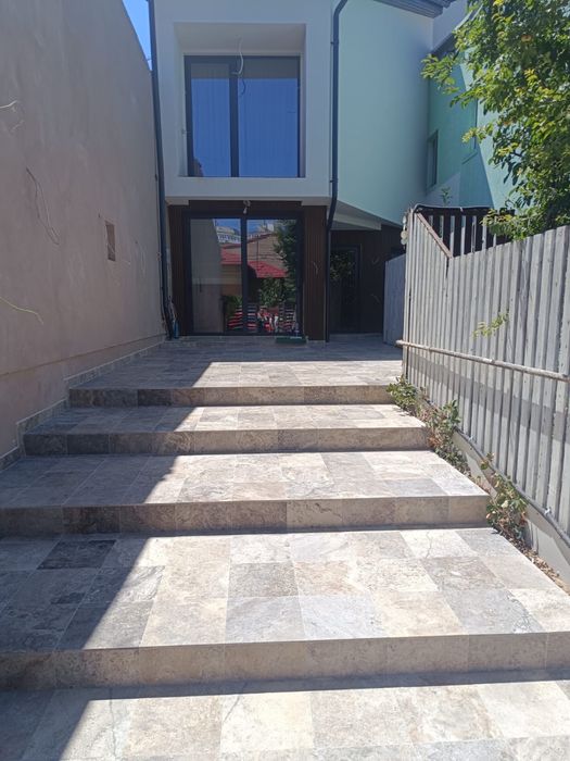 construim case la rosu si la cheie