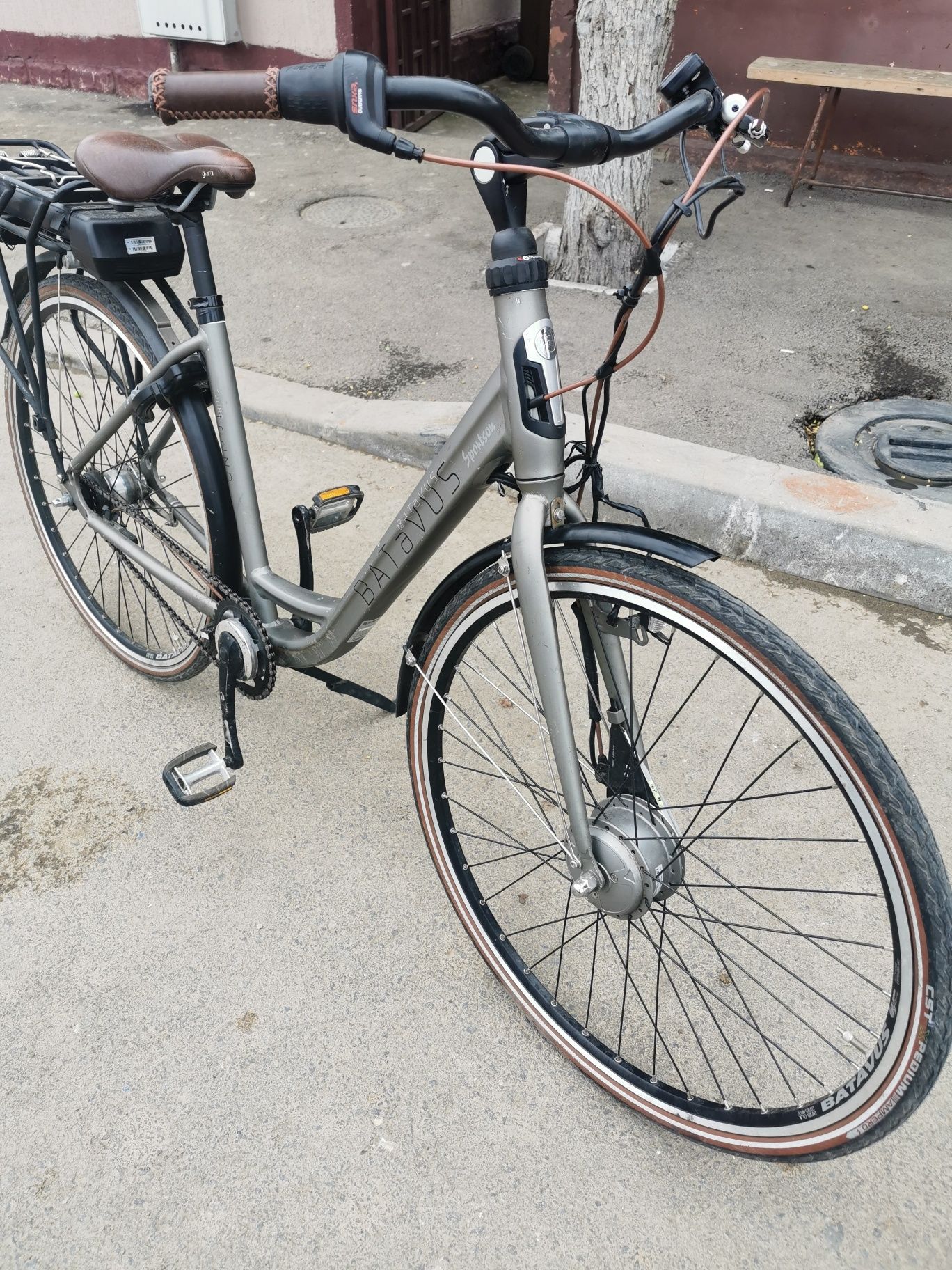 Vând bicicleta batavus electric