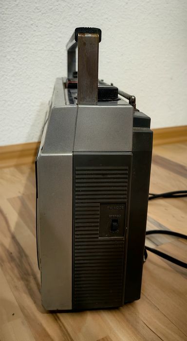 Radio casetofon Sanyo boombox M9802F anii 80 retro vintage