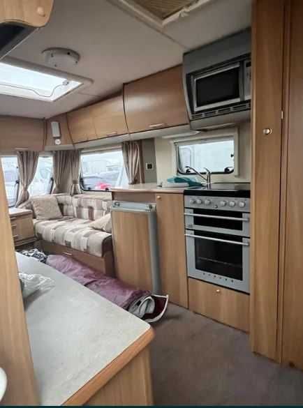 Продавам каравана „Swift Archway Woodford“ 2007г. с ФОРСЕЛТ!Като НОВА!