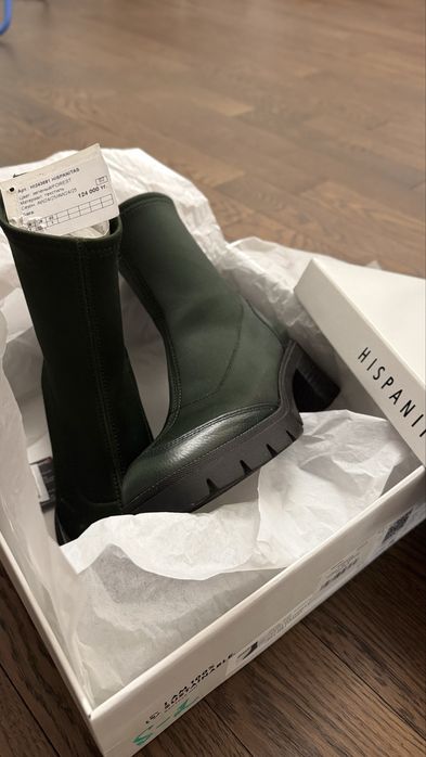 Обувь покупали в Ait