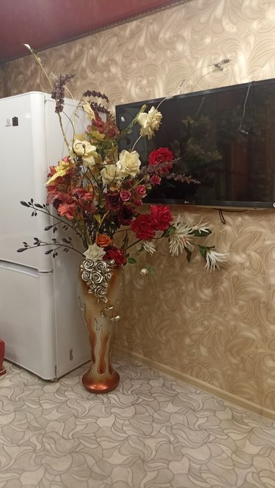 Продам вазу напольную