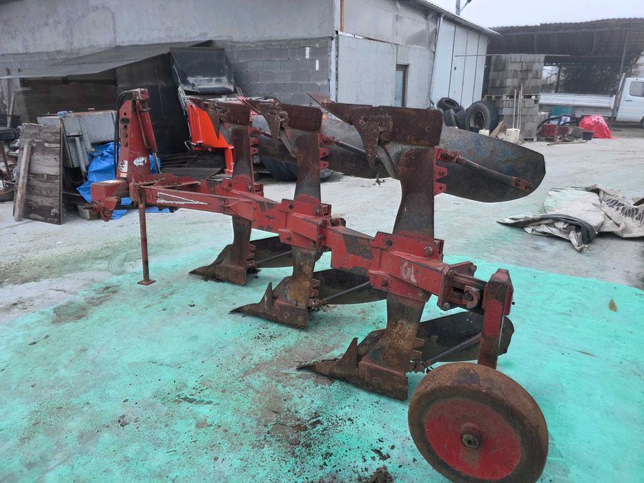 Plug Naud reversibil  cu 3 brazde