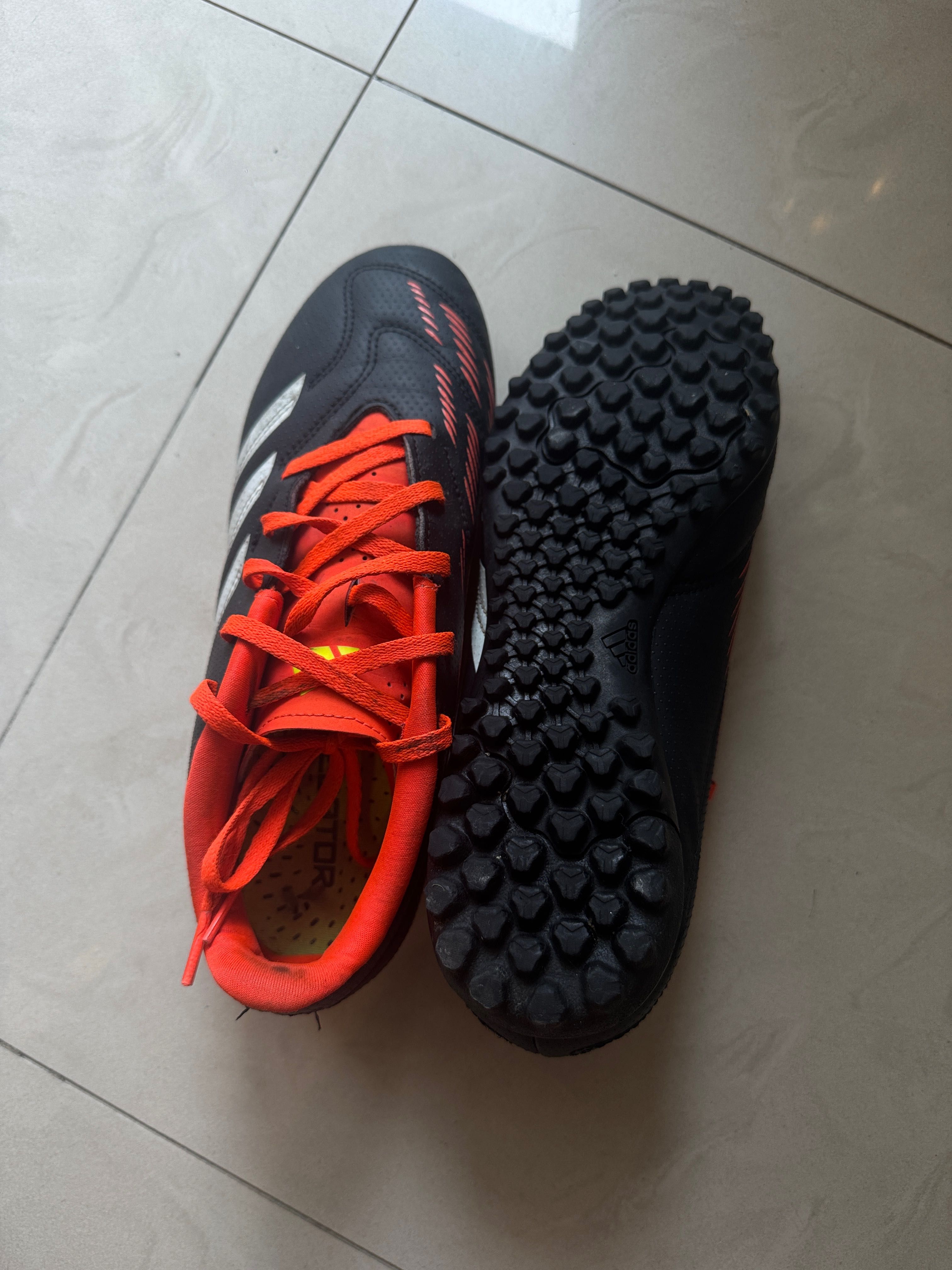 Стоножки Adidas Predator - цвят черен