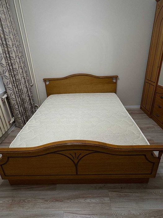 Двуспальная кровать из дерева в отличном состояний ТОРГ