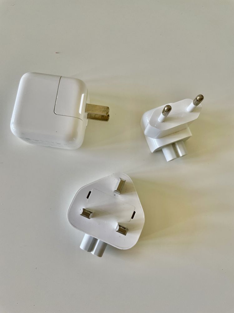 Apple адаптер за пътуване/ зарядно за Iphone, Ipad original