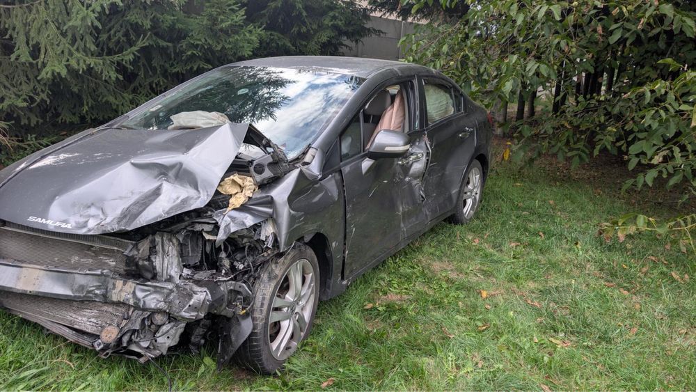 Honda civic sedan pentru dezmembrat