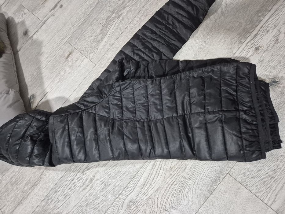 Vand 2 geci mărimea  XL crem /negru.Ambele la pretul de 130 lei