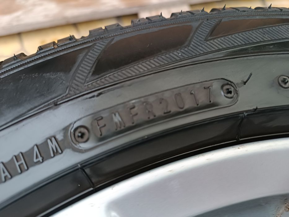 4бр. зимни гуми 215/50/17 Falken