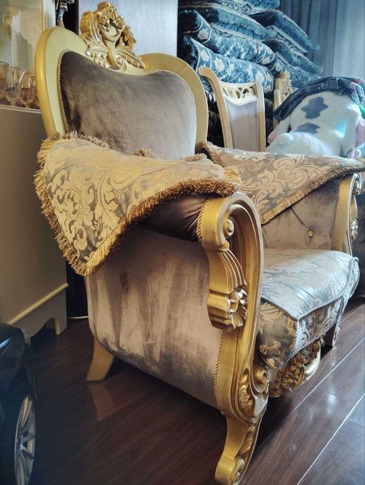 Классический диван и кресло из дерево