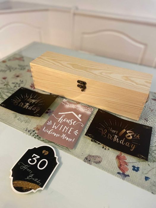 Cadou cutie lemn și eticheta personalizata