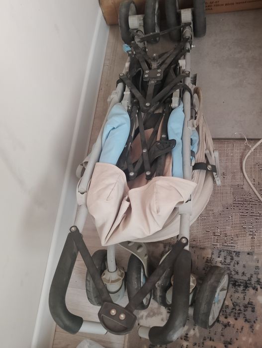 Продам детскую коляску складную