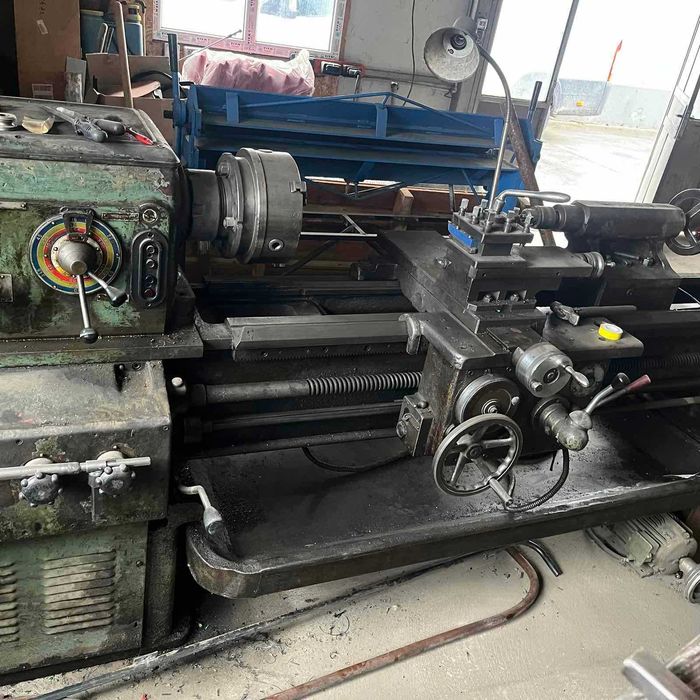 Универсален струг