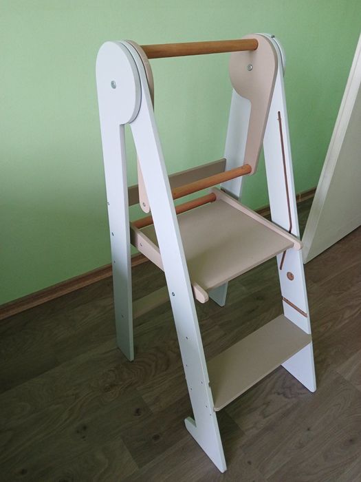 Сгъваема помощна кула Монтесори