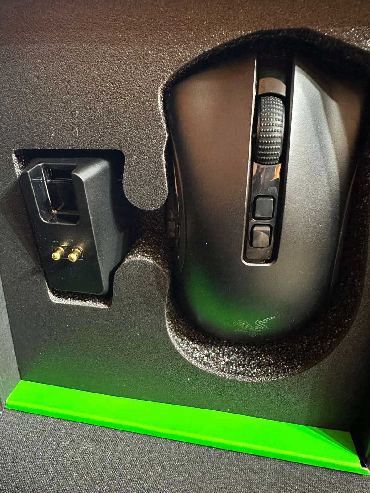 Мишка Razer - DeathAdder V2 Pro със зарядна станция , черен НОВА