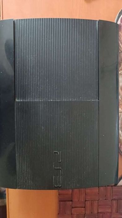 vand ps3 modat  cu 5 jocuri