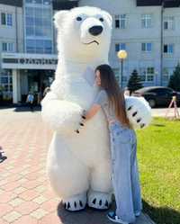 Белый Медведь Вас Развеселит: Зимний Праздник С Уникальным Гостем!