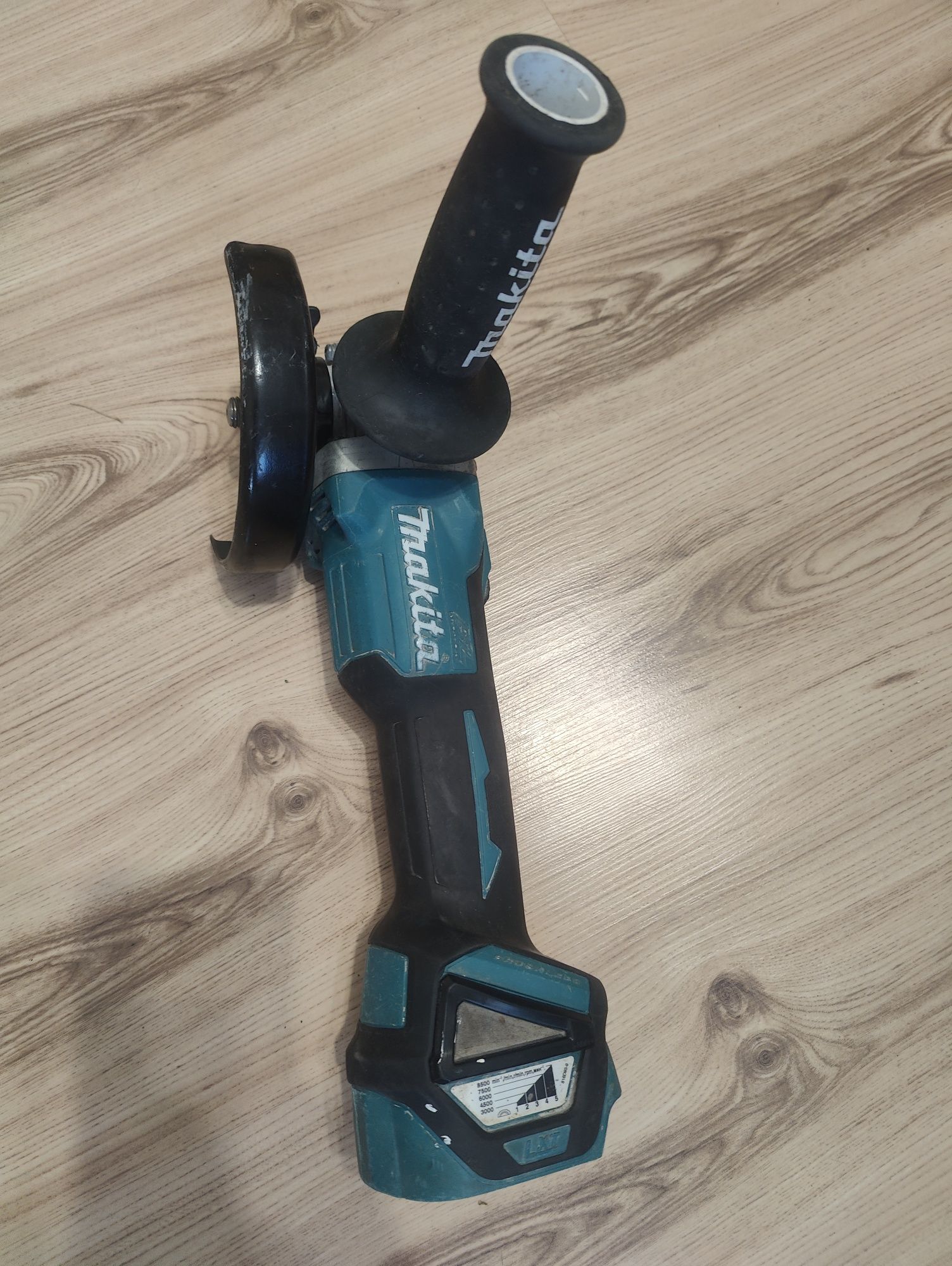 Акумулаторен  безчетков ъглошлайф Makita DGA511