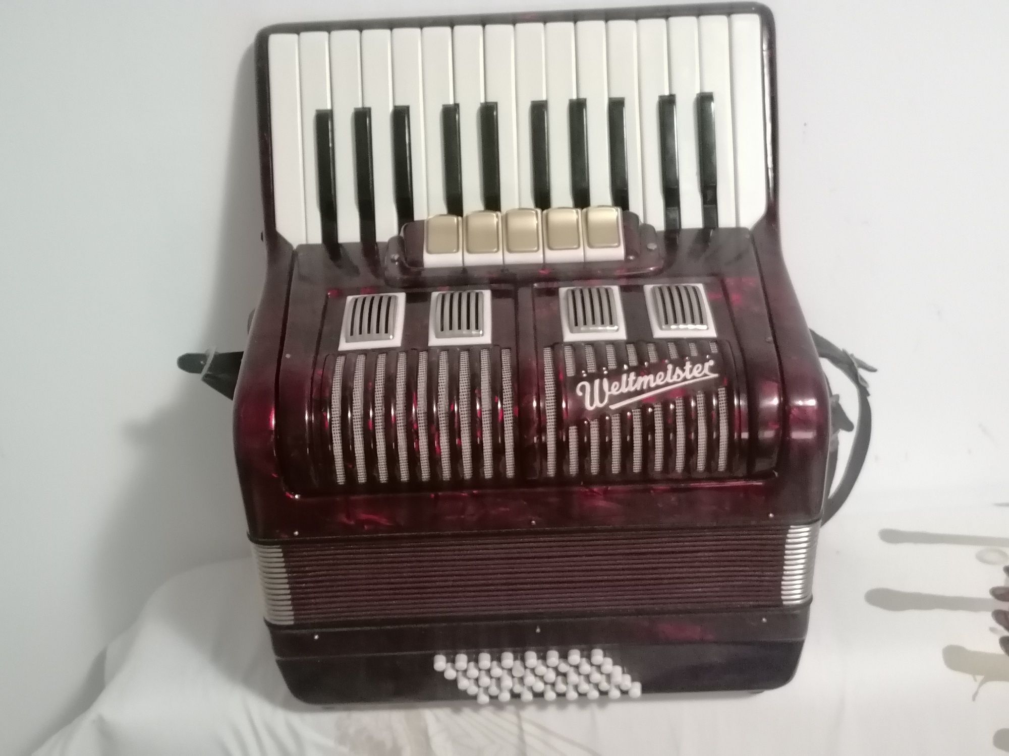 Acordeon Weltmeister cu 40 de basi/ nu Hohner