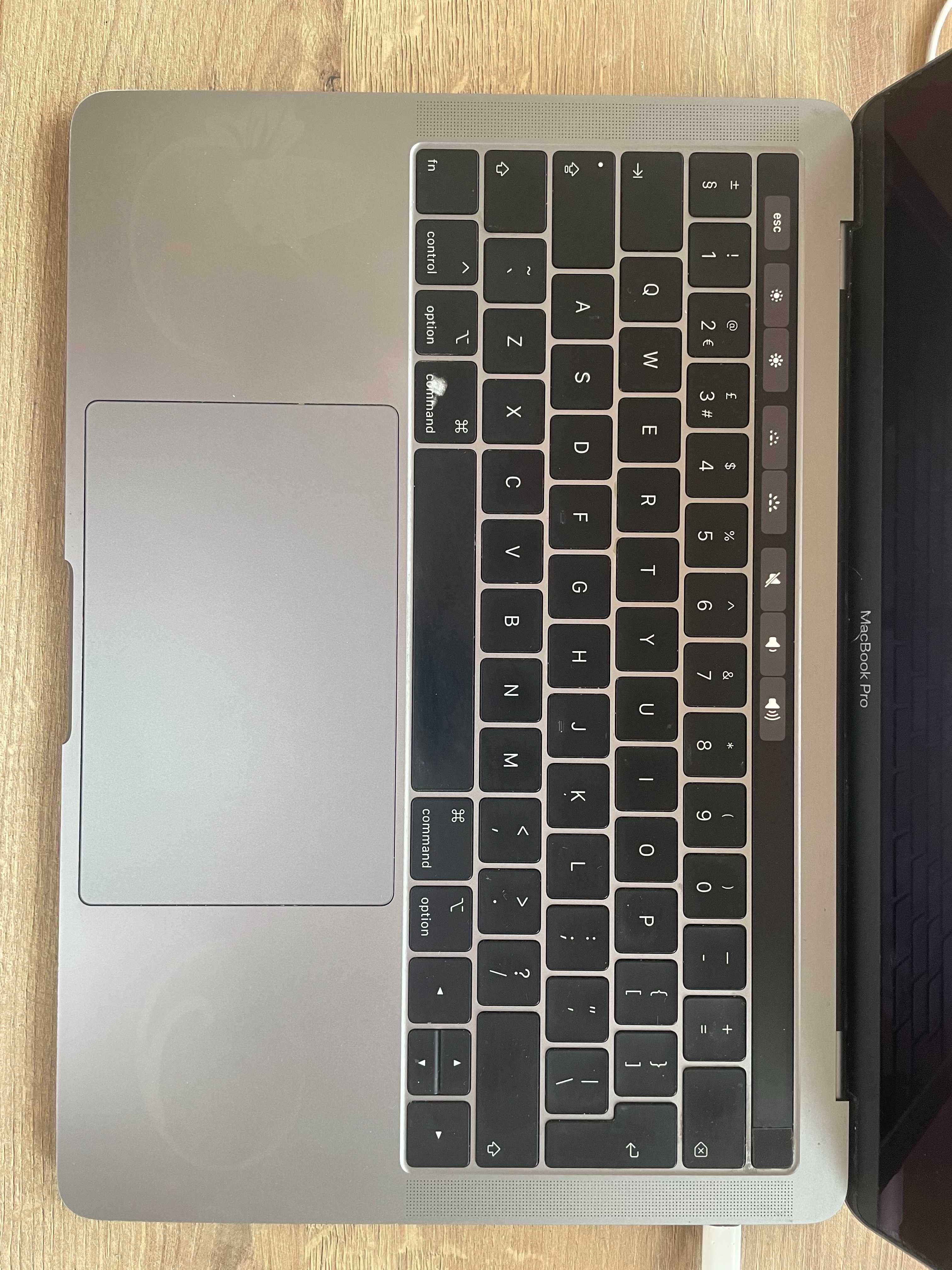 MacBook Pro 13 inch / 2.4 GHz Quad-Core intel Core i5