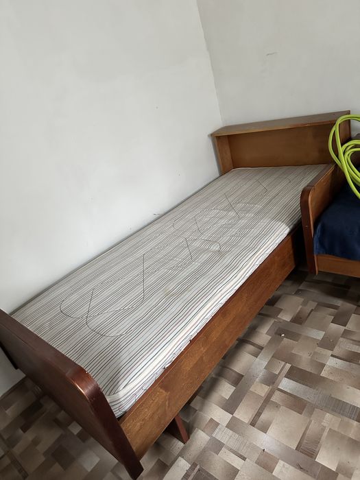 2 кровати с матрасами