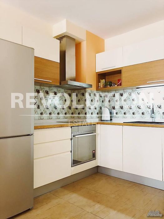 Дава се под наем Тристаен апартамент в Варна, Гръцка махала - 90 кв.м за 1100 € - Снимка #1