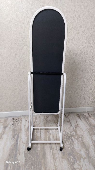 Зеркало на ножках