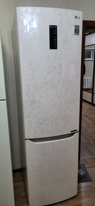 Продам Холодильник LG