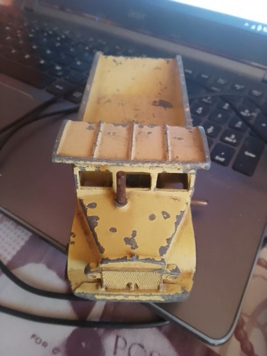 3 masinute vechi dinky toys