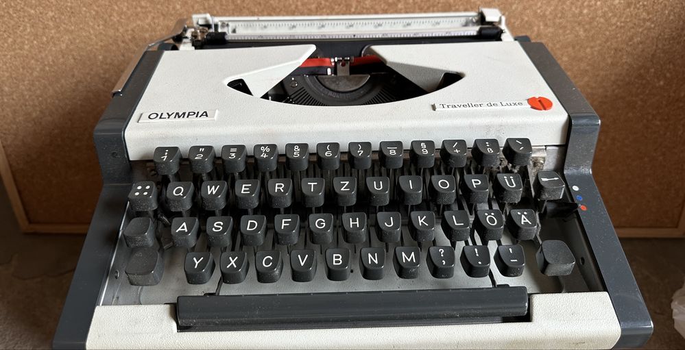 masina de scris Olympia Traveller de Lux Vintage