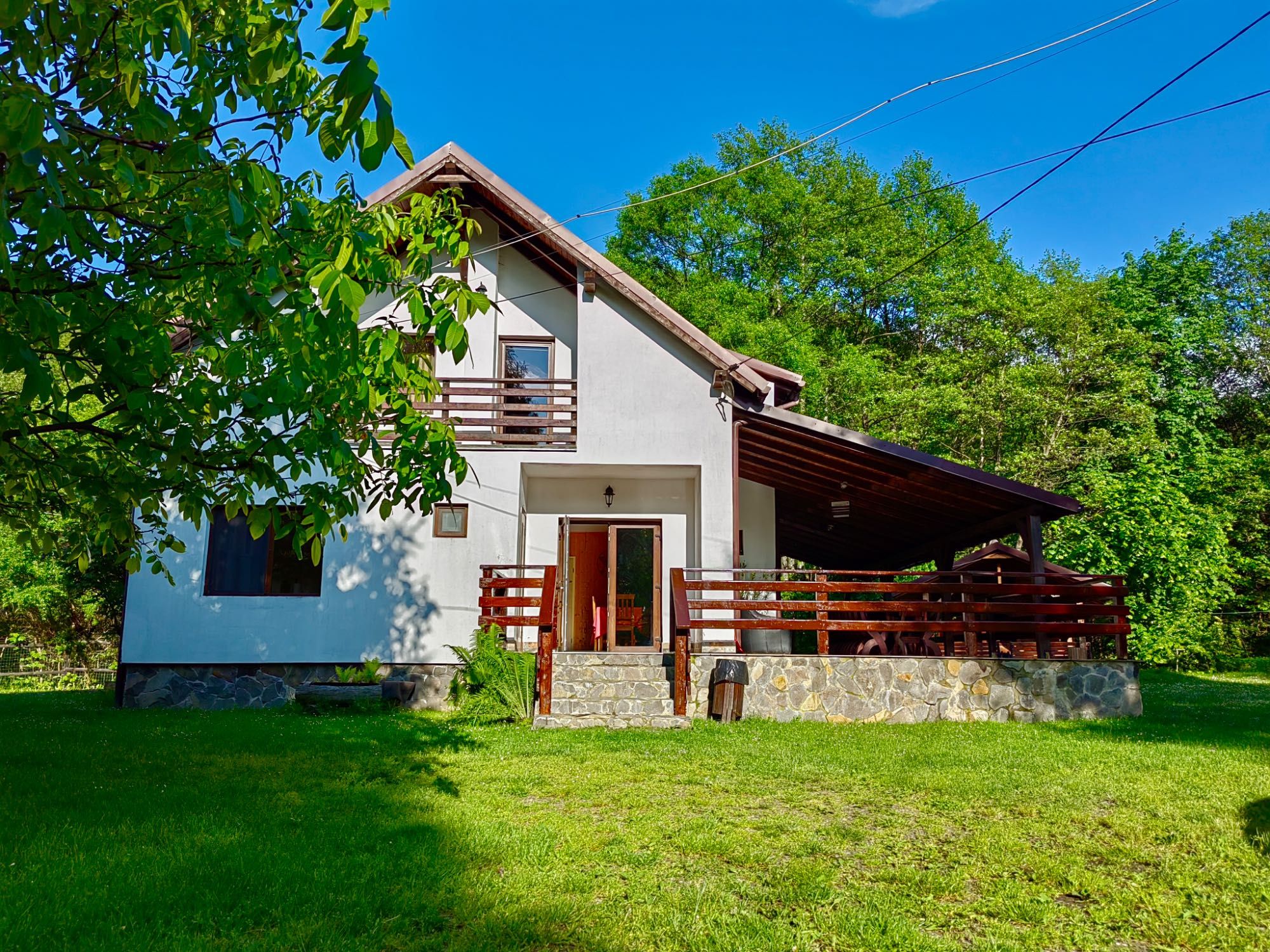 Cabană de închiriat la Dejani-La poalele munților Făgăraș