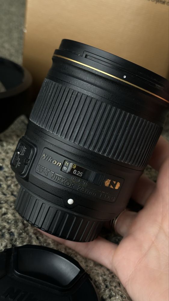 Обектив Nikkor 28 mm, 1.8g
