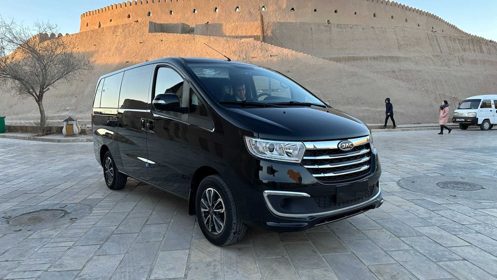 JAC M3 va JAC M4 mikroavtobuslari