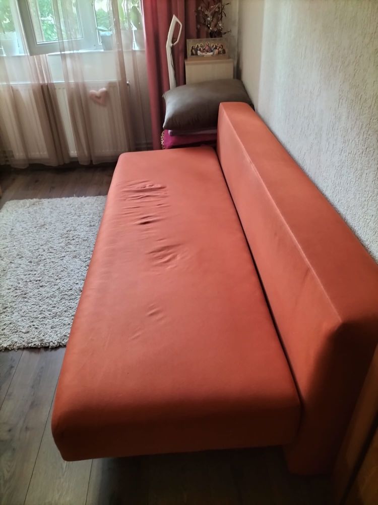 Mobilã sufragerie si canapea extensibila