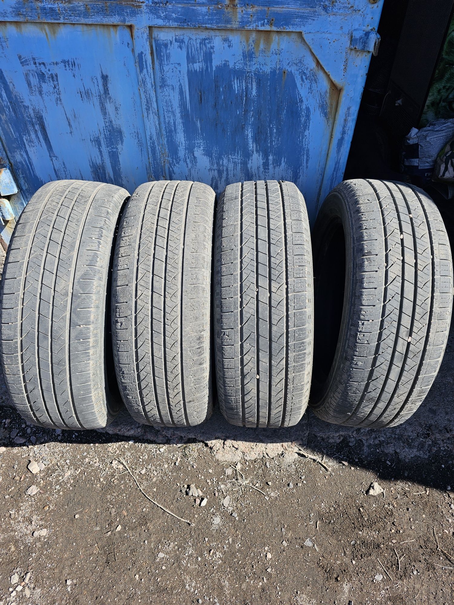 Очень срочно продаётся шины размер 225/60R18