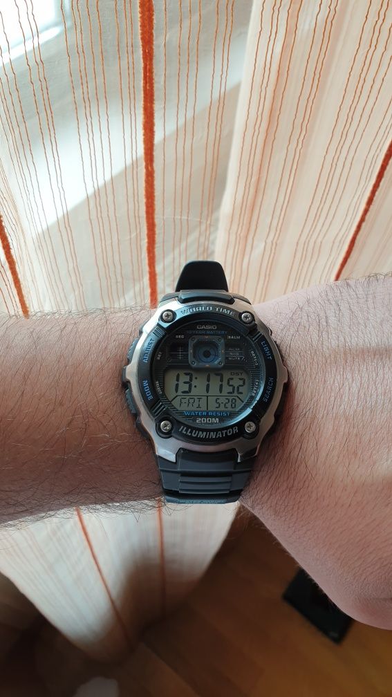 Ceas retro Casio AE-2000W-1AVDF