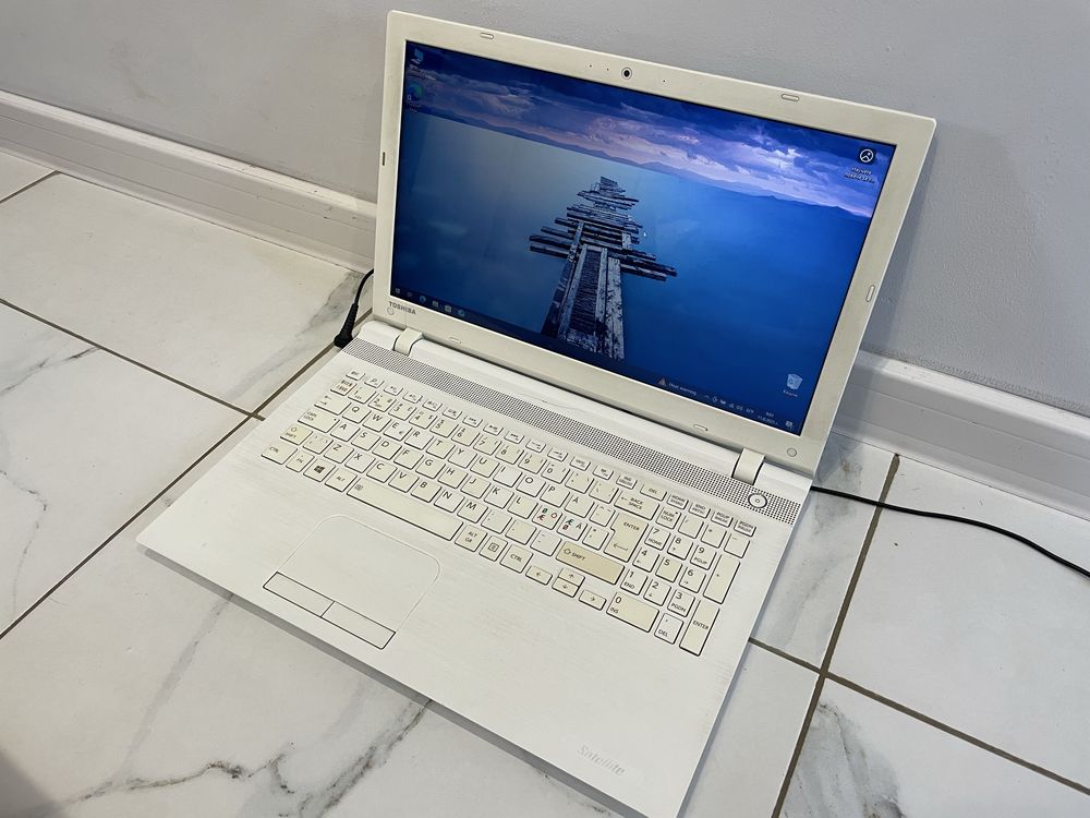 Toshiba Satellite C55- SSD-240Gb, Ram- 4 Gb