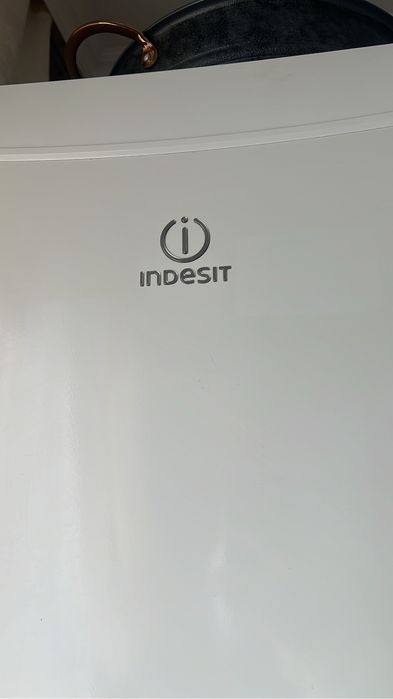 Холодильник INDESIT