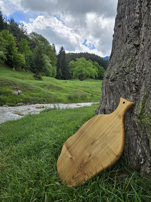 Mobilier din lemn masiv – scaune, mese, dulapuri – facem și pe