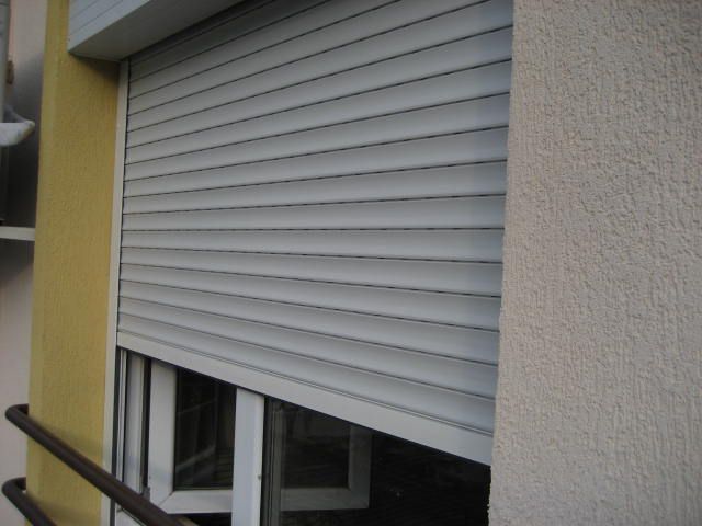 Производител на щори