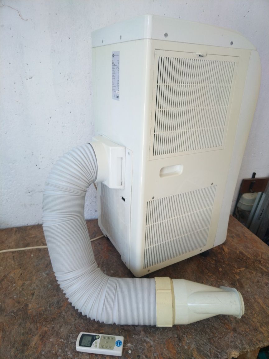 Мобилен климатик 
С въздухоотвод и дистанционно 
Mobile Air Conditione