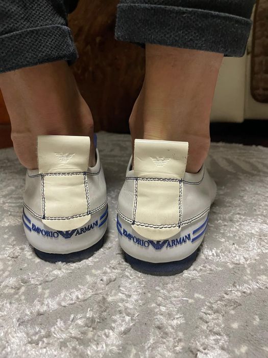 Pantofi sport albi lăcuiți