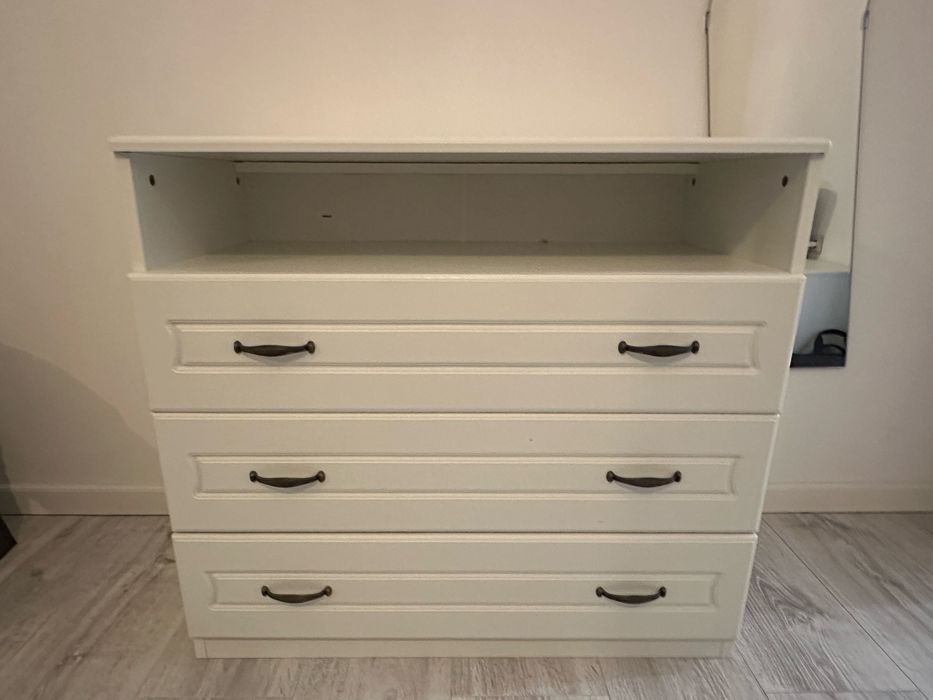 Vând mobilier complet de dormitor