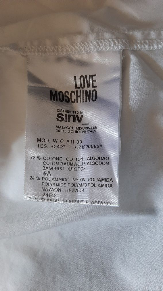 Camasa Moschino.