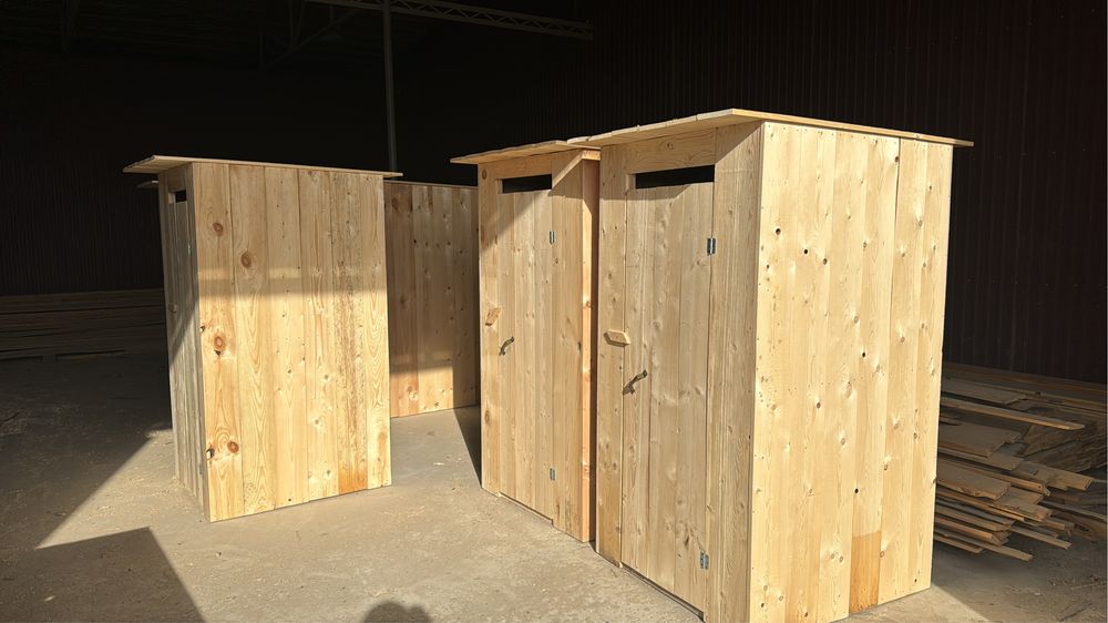 Туалет уличный деревянный