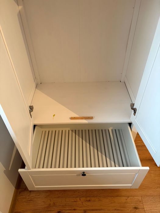 Dulap lemn pentru camera copilului