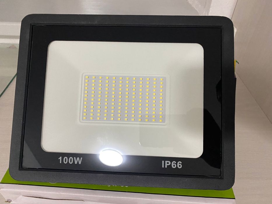 Светодиодный прожектор