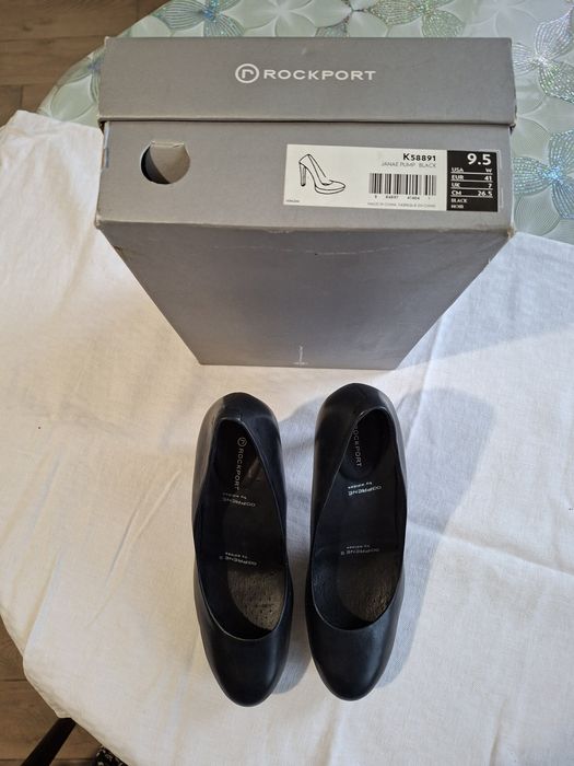 Дамски бувки черни с подметка на Addidas