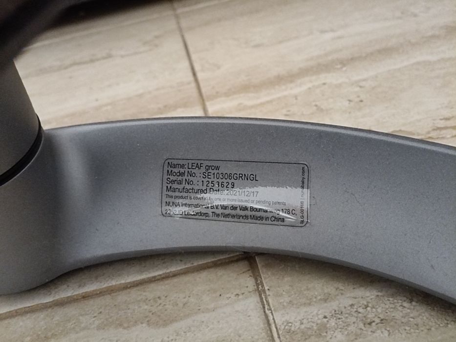 Balansoar Nuna Leaf Grow cu bară de jucării – gri, stare bună